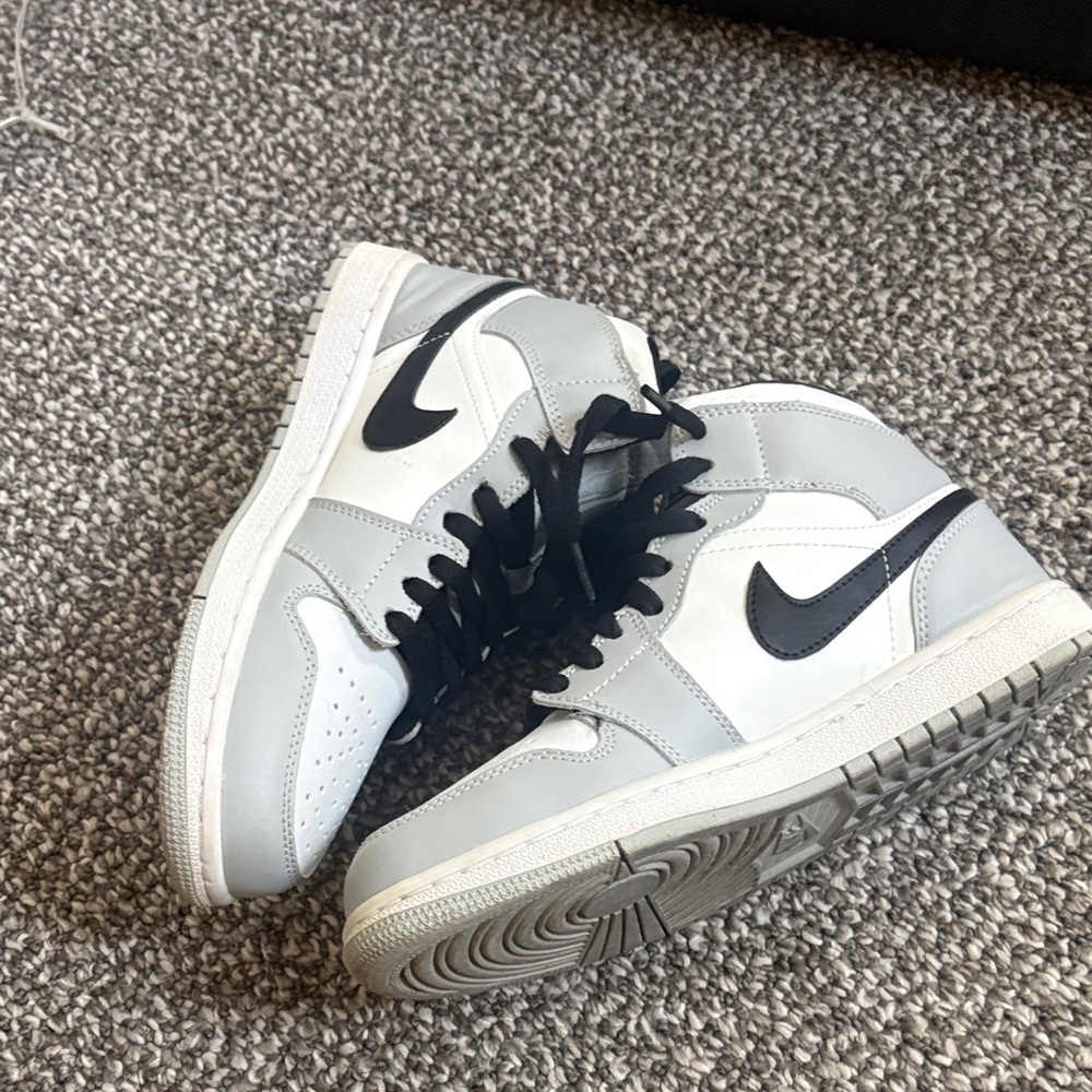 Air Jordan 1 Mid Light Smoke Grey - Picture 4 of 6